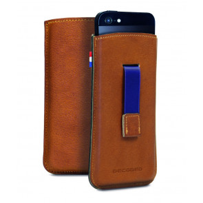 Decoded iPhone 5/5S/5C Leather Pouch Strap Brown Voor- en achterkant